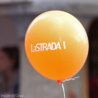 Luftballon in orangen La Strada Farben