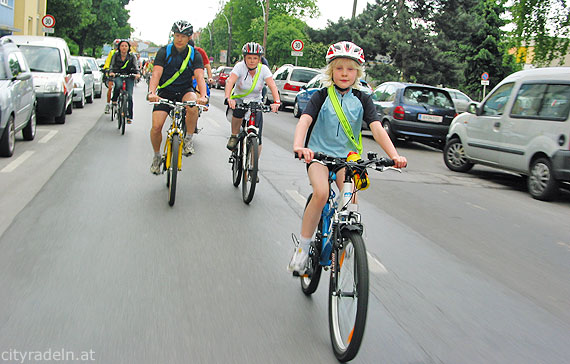 Grazer CityRadeln Löblich: Radfahrer mit Helm