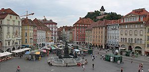 Sicht auf den Grazer Hautplatz und Schloßberg