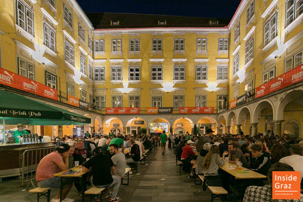 Irish Pub Public Viewing