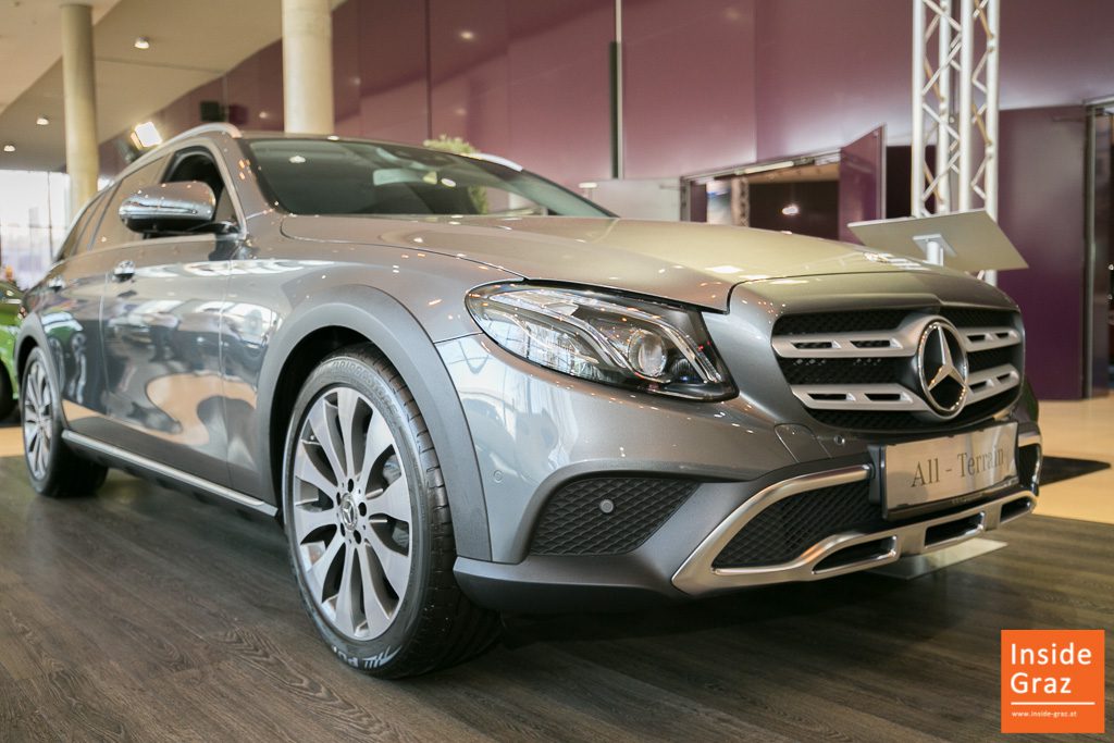 Mercedes Luxusauto auf der Automesse