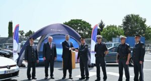 Polizei Zivilfahrzeuge gegen Strassenrennen