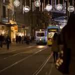 Adventbim Graz 2025: Weihnachtliche Oldtimerfahrt durch die Stadt