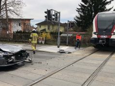Auto GKB Eisenbahnkreuzung Unfall
