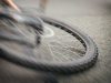 Zeugen gesucht: Radfahrerin nach Kollision mit Joggerin schwer verletzt Fahrrad Unfall Strasse