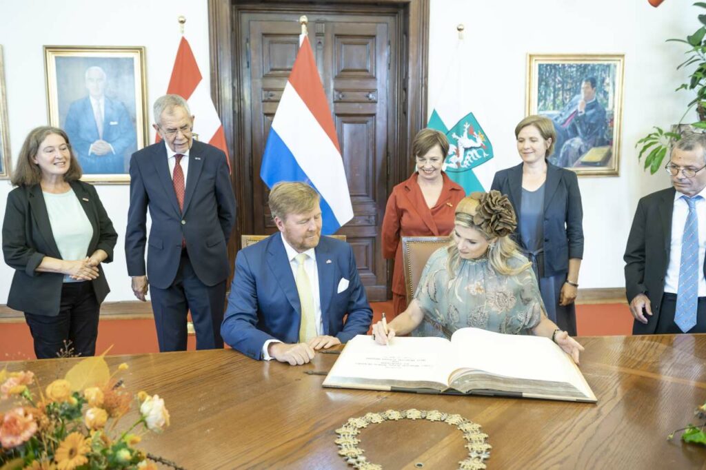 Niederländisches Königspaar trägt sich in das Goldene Buch der Stadt Graz ein