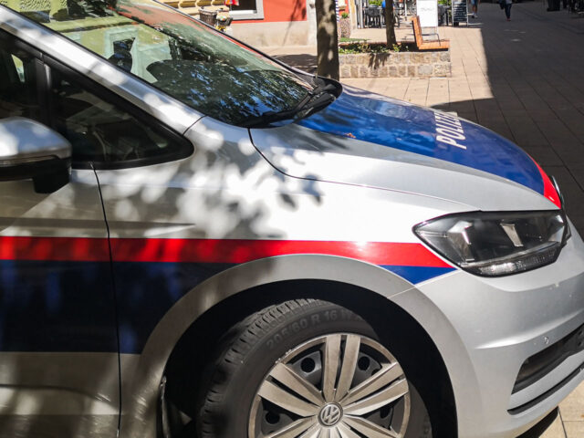 Polizeiauto in der Innenstadt