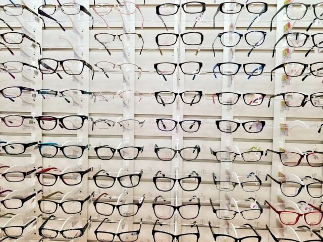 Brillen beim Optiker