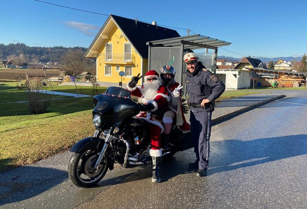 Polizei kontrolliert Weihnachtsmann