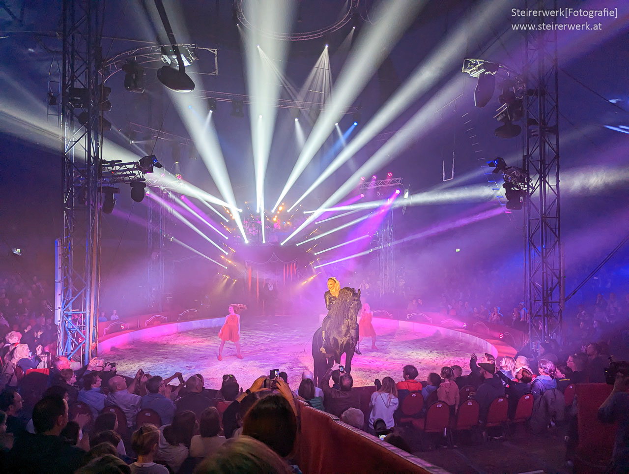 Circus Louis Knie gastiert 2023 am Schwarzlsee (+Video)
