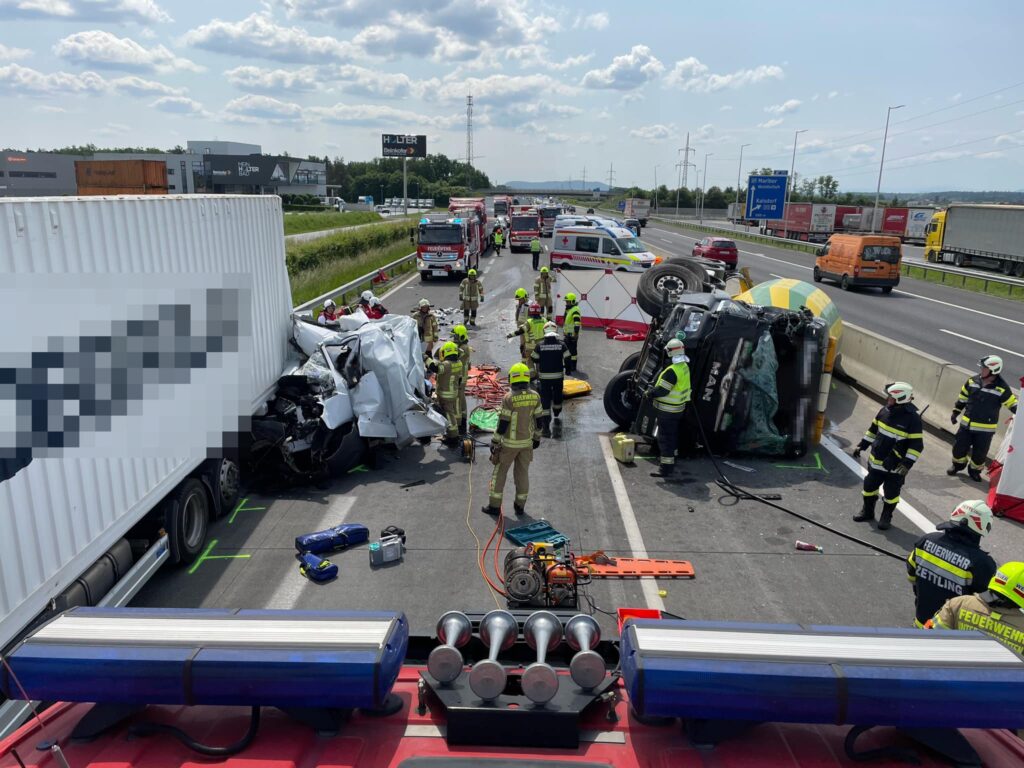 Unfall auf der A9 vor Graz mit Betonmischer