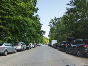 Auwiesen Parkplätze voll