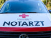 Zweijähriger stürzt in Grazer Teich: Passant rettet Kind und Mutter NotarztAuto