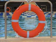 Rettungsring im Schwimmbad