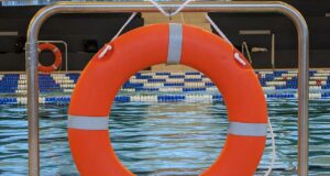 Rettungsring im Schwimmbad