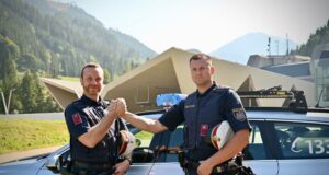 Autobahnpolizei leistet Erste Hilfe