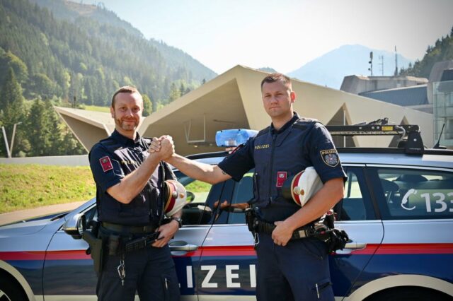 Autobahnpolizei leistet Erste Hilfe