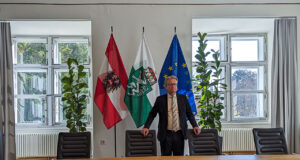 Landeshauptmann Drexler führt durch den Regierungssitz