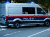 Nach Unfall in Straßgang: Lenker montiert Kennzeichen ab und flüchtet Polizeiauto Verkehrsabteilung