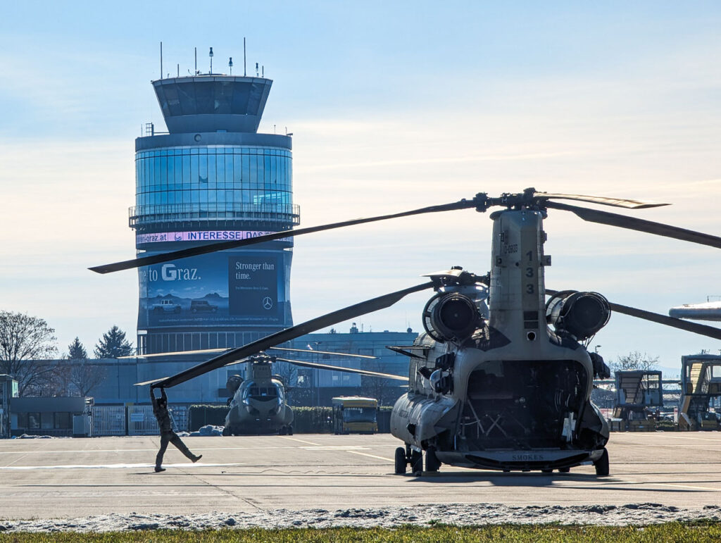 US Army Hubschrauber landet in Graz