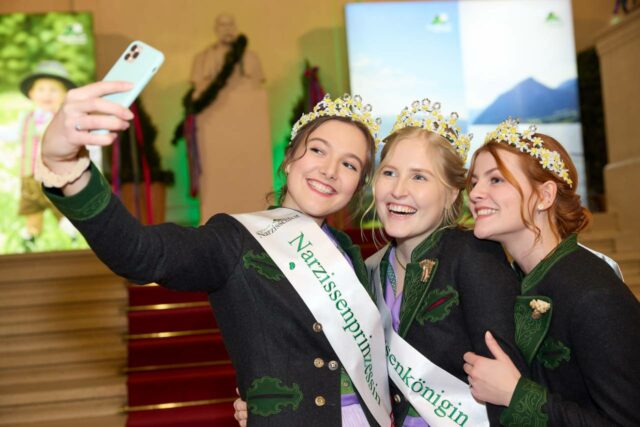 Narzissen Hoheiten beim Steirerball in Wien