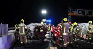 Unfall Auto Bus auf der A2 beim Knoten West