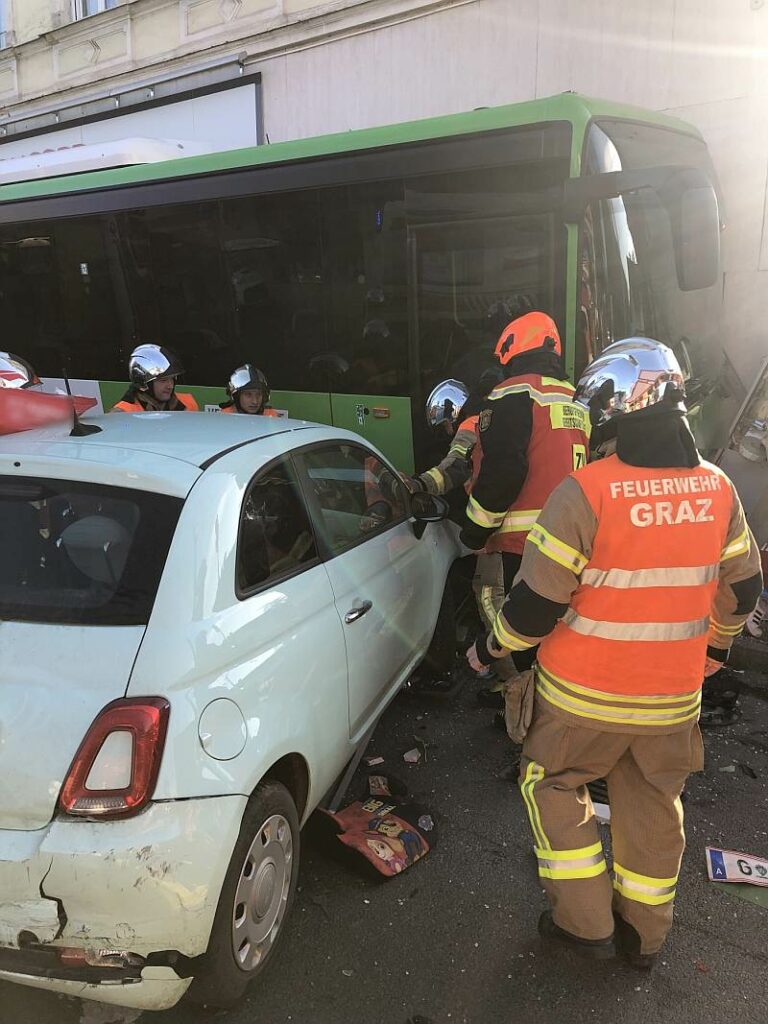 Bus Unfall Mariatrosterstraße