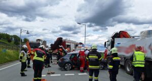 Fahrschulauto Unfall LKW