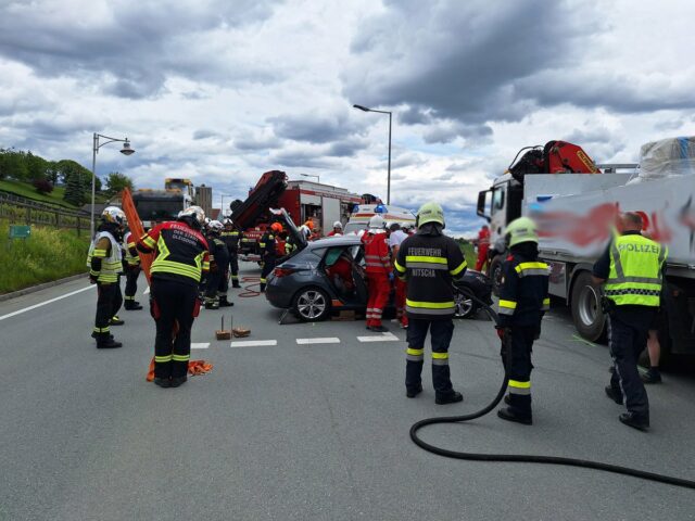 Fahrschulauto Unfall LKW