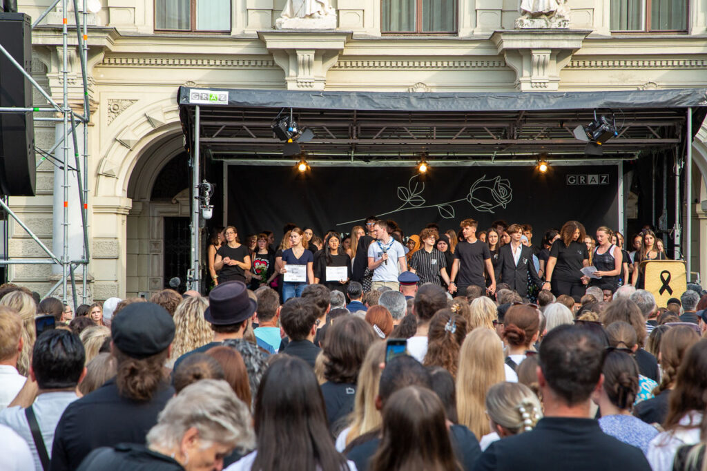 BORG Dreierschützengasse Schüler bei Gedenkfeier