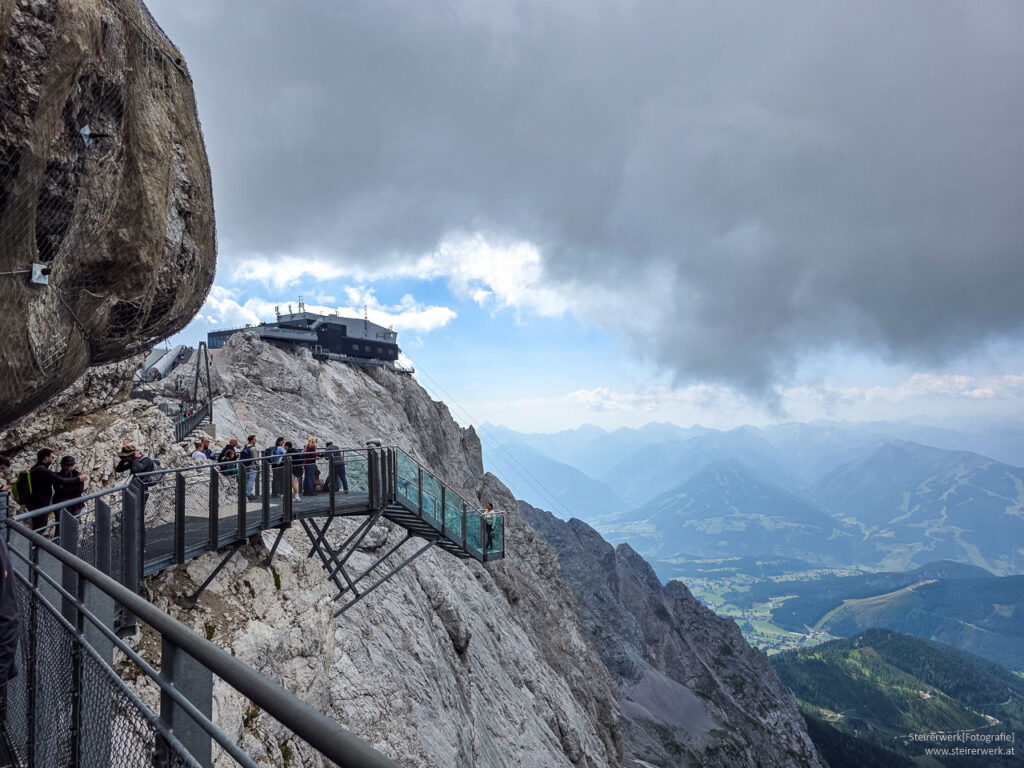 Treppe ins Nichts am Dachstein