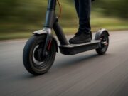 E-Scooter fährt schnell