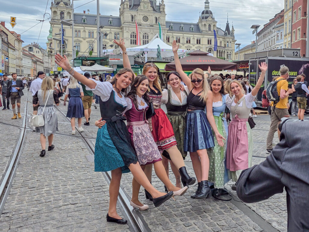 Fesche Dirndl Fotos beim Aufsteirern