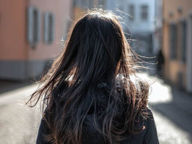 Mädchen ohne Kopftuch
