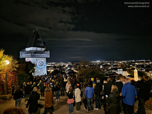 Klanglicht Besucher am Schloßberg Klanglicht Besucher am Schloßberg
