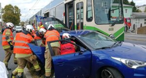 Straßenbahn Auto Unfall