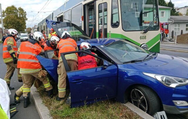 Straßenbahn Auto Unfall