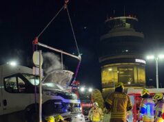 Fahrzeugbrand vor Flughafen