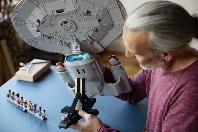 LEGO Star Trek Enterprise D zusammen bauen LEGO Star Trek Enterprise D zusammen bauen