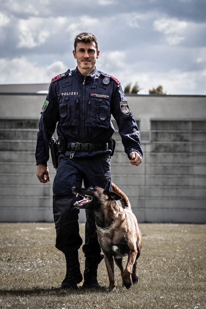 Polizeidiensthundeführer mit Hund Loki