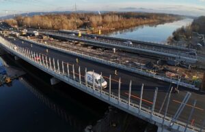 Fertige Autobahnbrücke A2