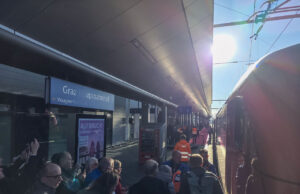 Rekordstart auf der Koralmbahn: Tausende Fahrgäste gleich zu Beginn Koralmjet Bahnsteig Graz