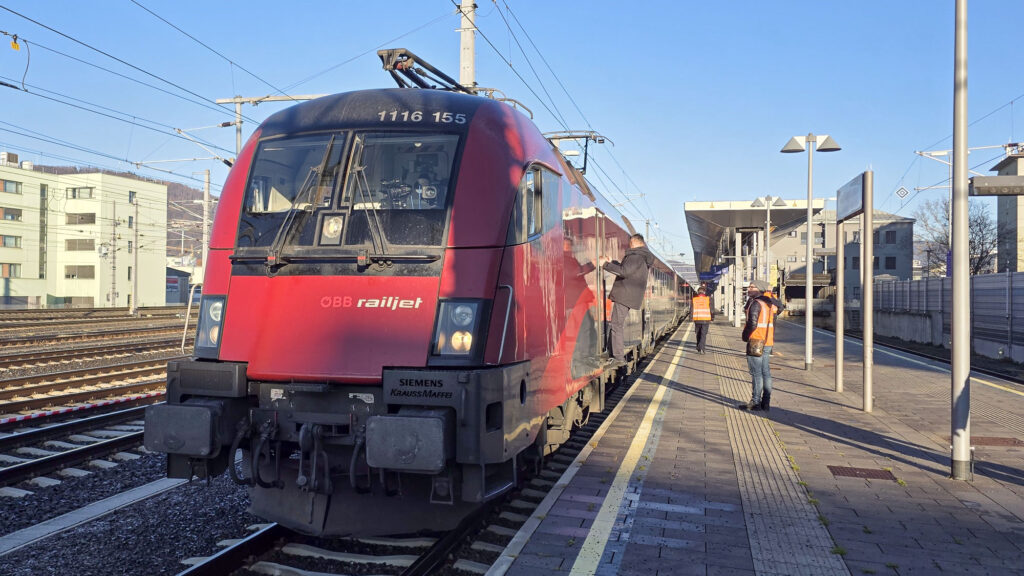 Koralmjet Premierenfahrt Abfahrt in Graz