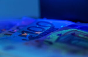 Buchhalterin soll Hunderttausende Euro veruntreut haben – Festnahme in Graz Buchhaltung Blaulicht