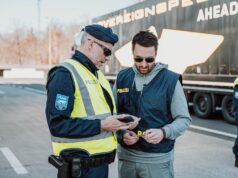 Milliarden-Geschäft mit Schlepperei: Polizei sprengt internationales Netzwerk Grenzkontrolle PUMA