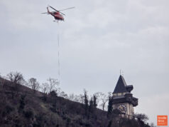 Video: Hubschrauber über dem Grazer Schloßberg Hubschrauber über dem Uhrturm