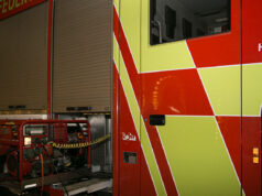 Flüssiger Stahl löst Brand aus – drei Verletzte in Graz Feuerwehrauto Nacht