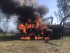 LKW-Brand in Puntigam – Feuer greift auf Holzlager über LKW Brand in Graz Puntigam