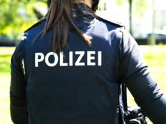 Tierhalter beißt eigenen Welpen – Festnahme nach Widerstand Polizei im Park