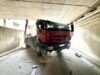 Lkw bleibt in Unterführung bei Feldkirchen hängen